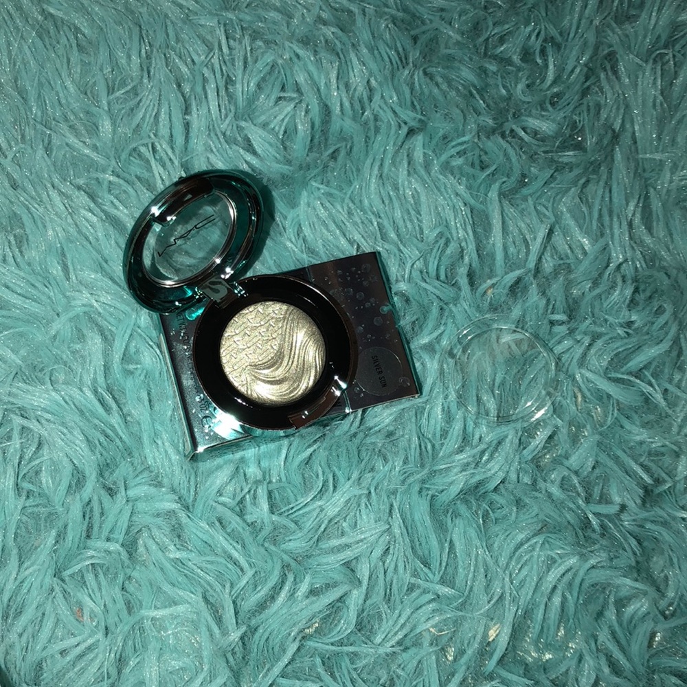 Mac Eyeshadow in Silver Sun
